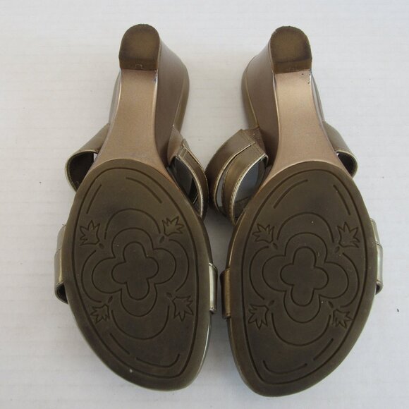 Jaclyn Smith Gold Strappy Slip On Open Toe Wedge Sandals Size 6.5M - Picture 14 of 14